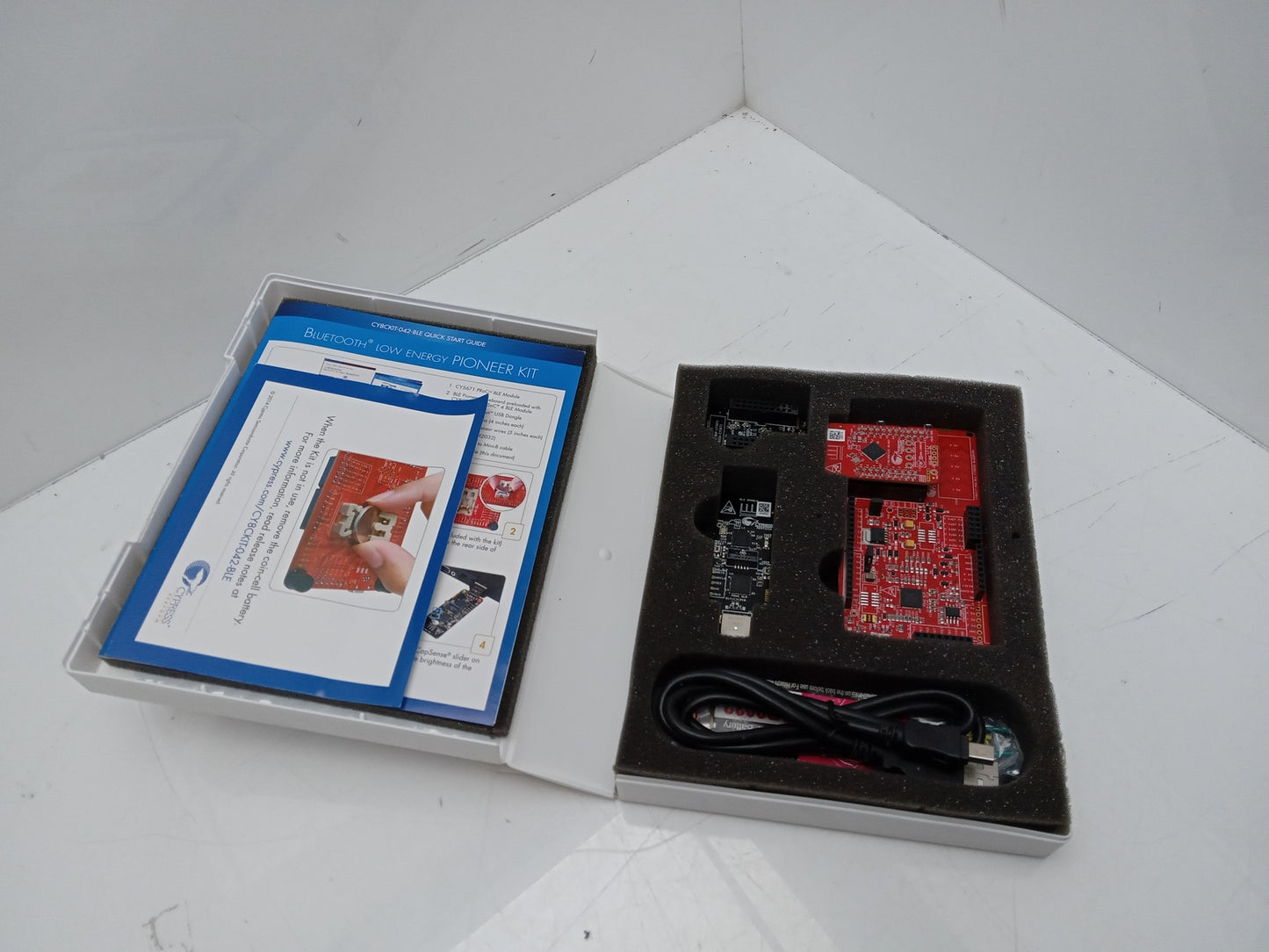 Cypress CY8CKIT-042-BLE Bluetooth Low Energy Pioner Kit