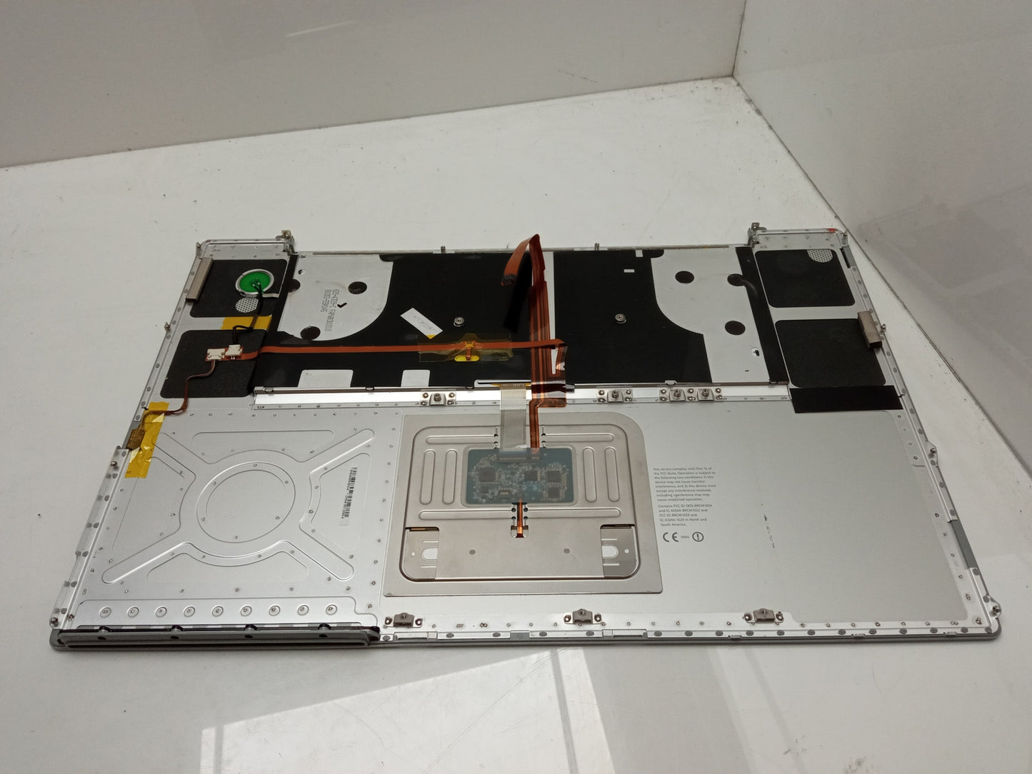 Apple MacBook Pro A1260 2006 UK Keyboard Touchpad Palmrest Assembly 657-0290-A