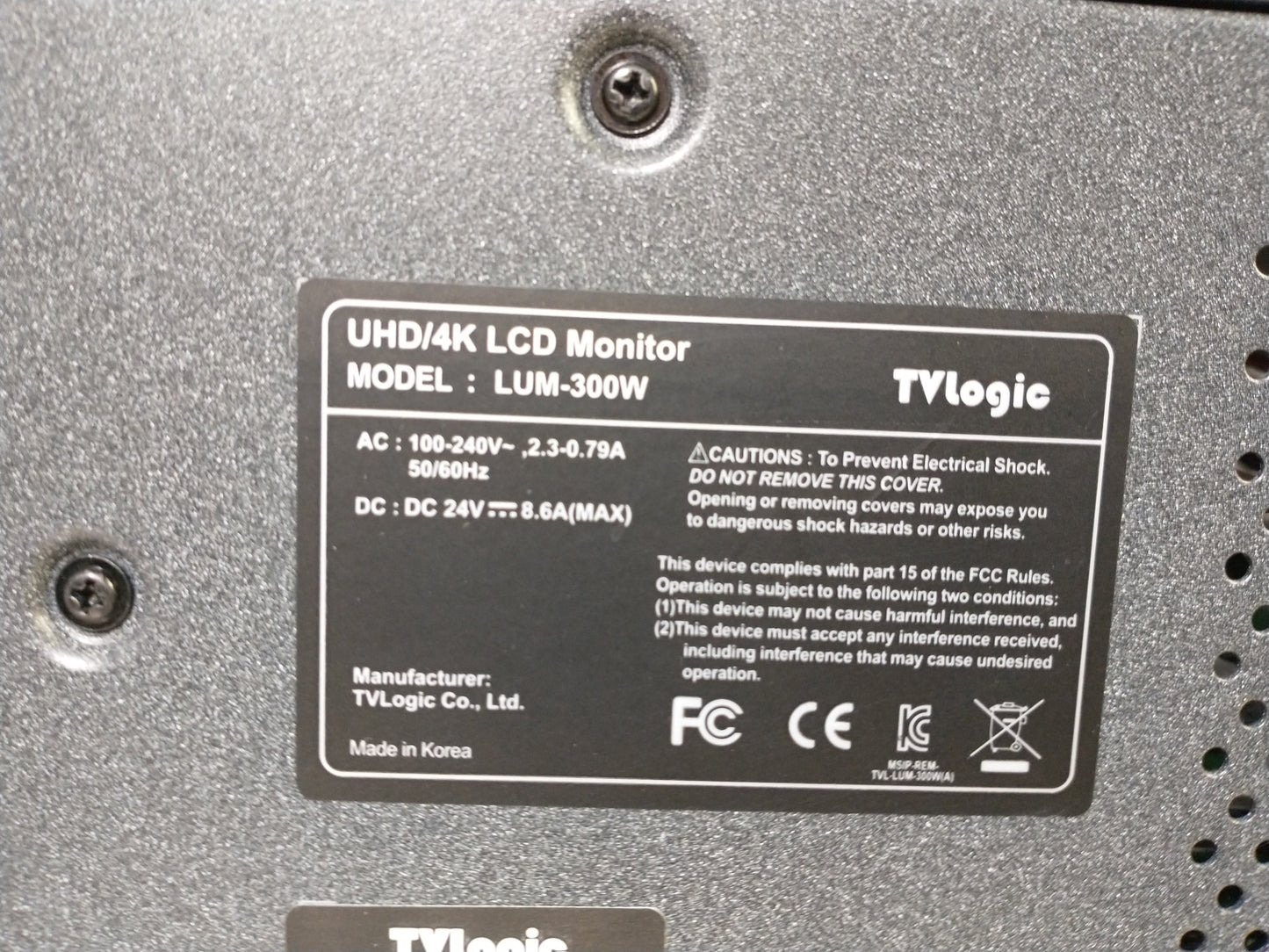 TVLogic LUM-300W 30" SDI HDMI DP 4096x2160 Broadcast Monitor With Stand