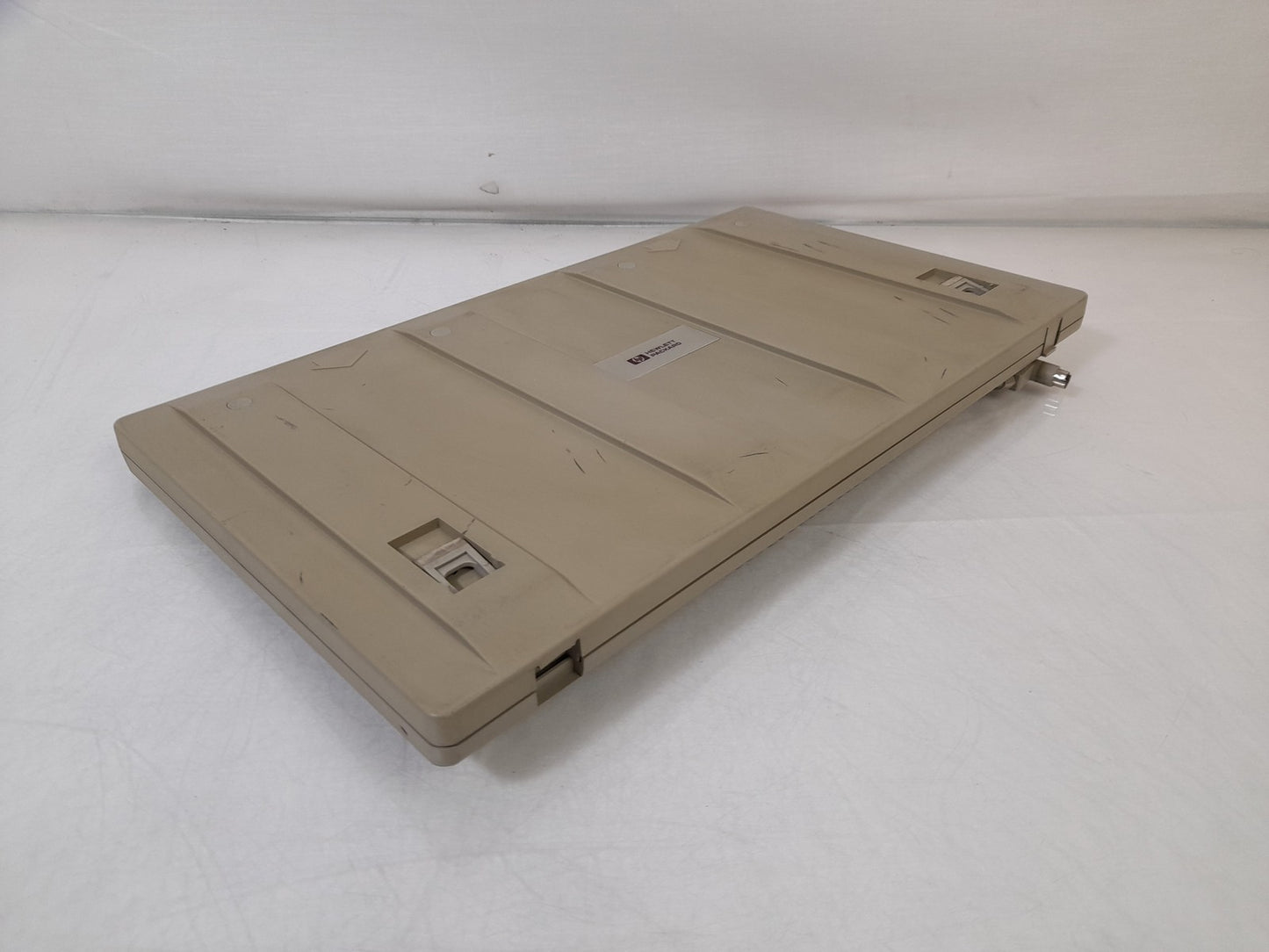 HP E4220B Portable 7-Slot VXI Mainframe - Spares Or Repair