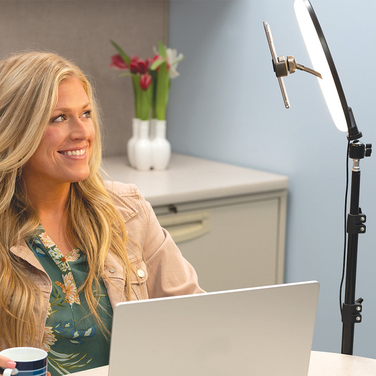 CAD CLS3 Light Ring with Telescoping Tripod Stand and Phone Holder