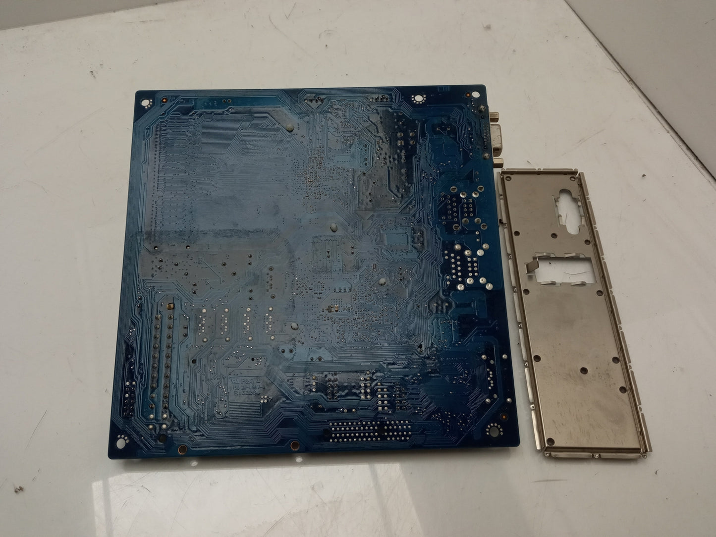 Gigabyte MN525RI Intel Atom D525 DDR3 Mini-ITX Motherboard With I/O Shield