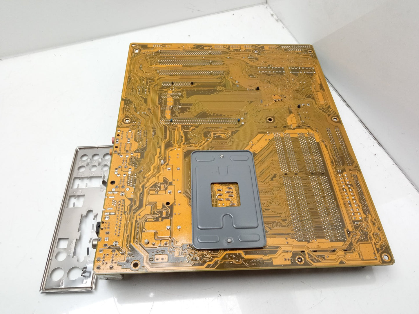 ASUS A8N5X R1.00G Socket 939 DDR ATX Motherboard with I/O Shield