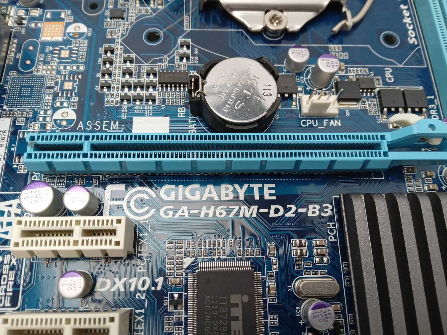 Gigabyte GA-H67M-D2-B3 Socket LGA1155 DDR3 PCI-E Motherboard With I/O Shield