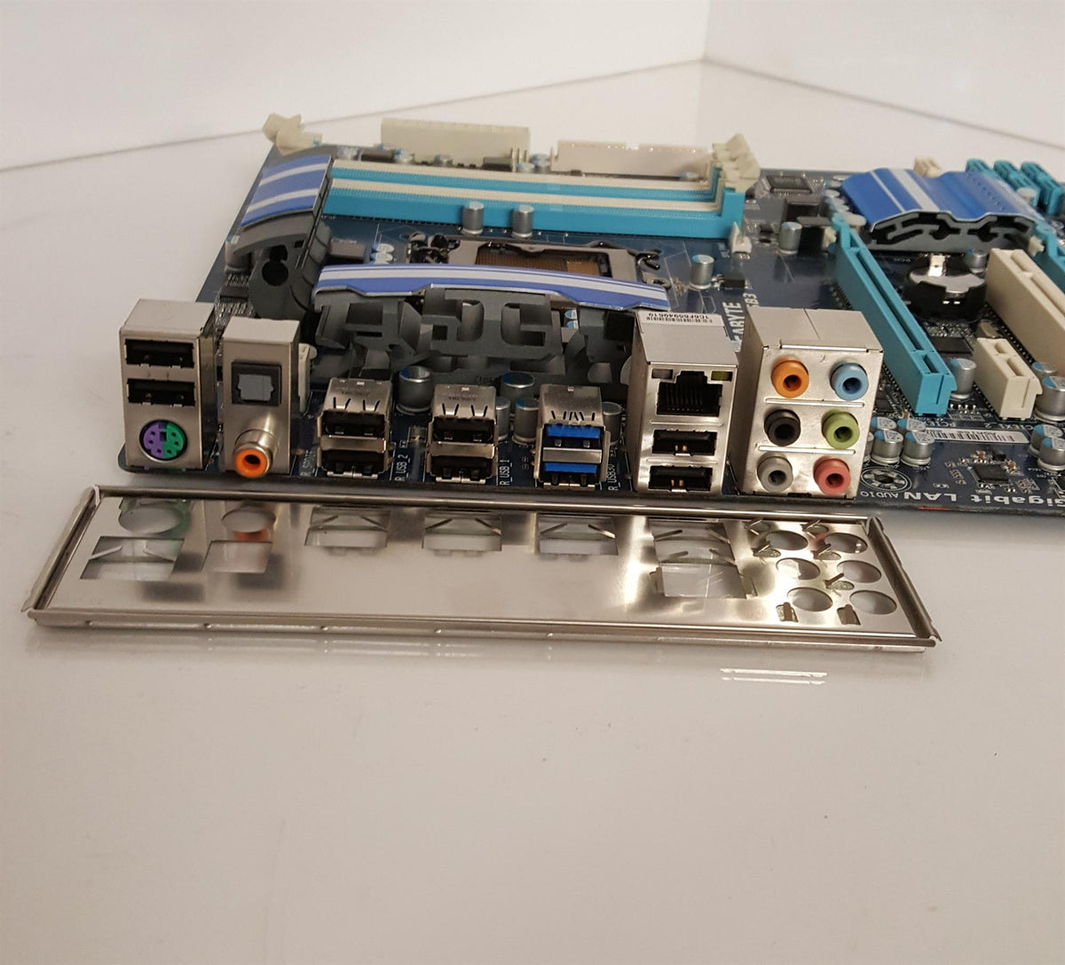 GIGABYTE GA-P55-USB3 Socket LGA1156 DDR3 ATX Motherboard With I/O Shield