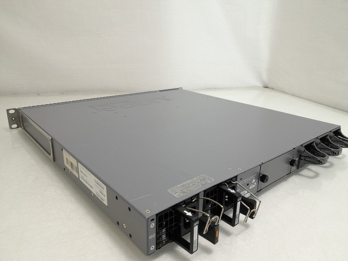Juniper Networks EX4550-32F-AFO Switch with Juniper EX4550-EM-2QSFP 2 x 40Gb QSFP+ Module