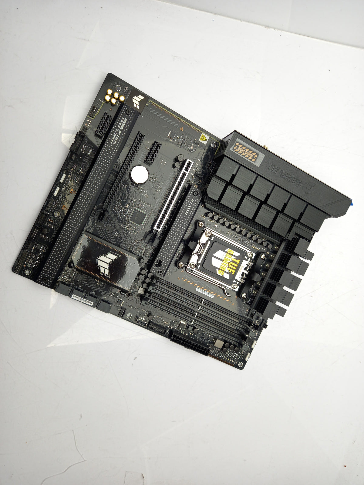 ASUS TUF GAMING B650-PLUS WIFI Socket AM5 DDR5 ATX Motherboard 90MB1BZ0-M0EAY0- Faulty