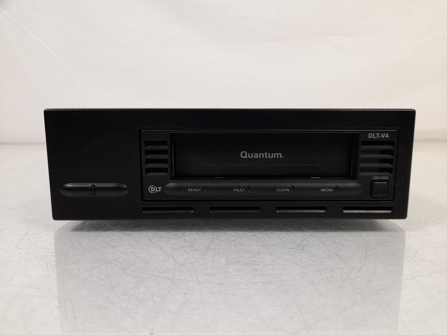 Qunatum DLT-V4e 160-320GB External SCSI Tape Drive