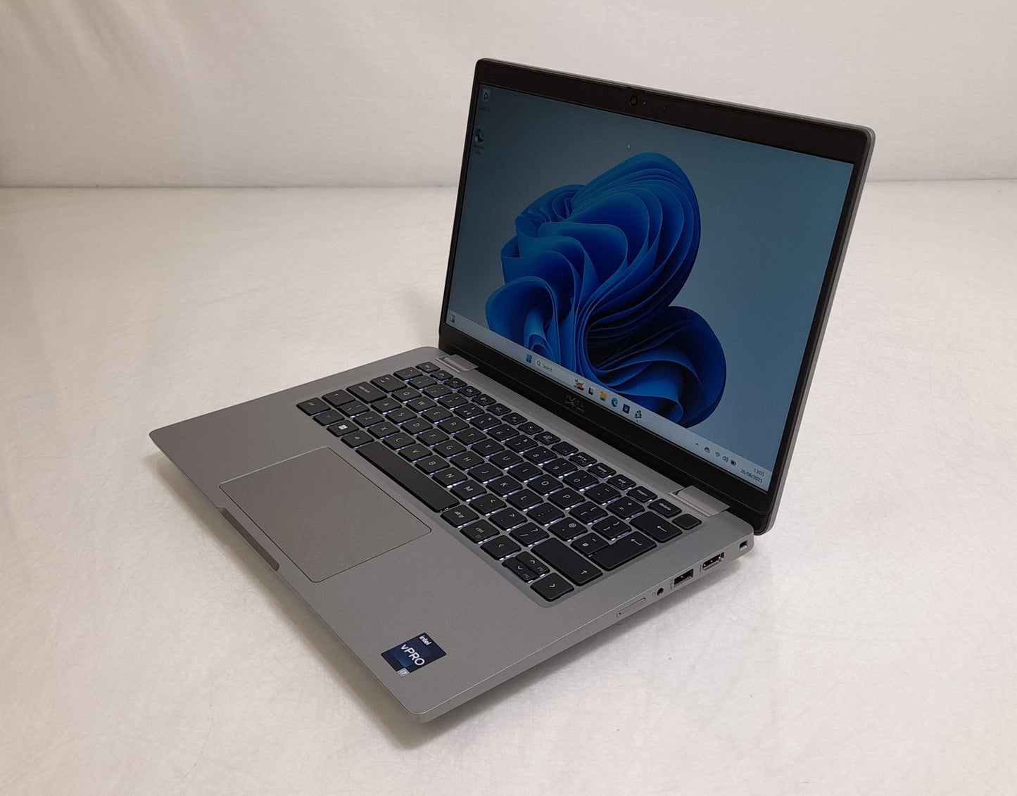 Dell Latitude 5330 13.3in Laptop i7-1285U 1.8 GHz 16GB 256GB NVMe SSD Win 11 Pro