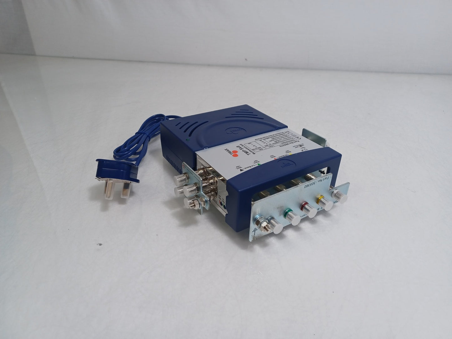 Triax TMP 5x8 Multiswitch + I/O B Bars