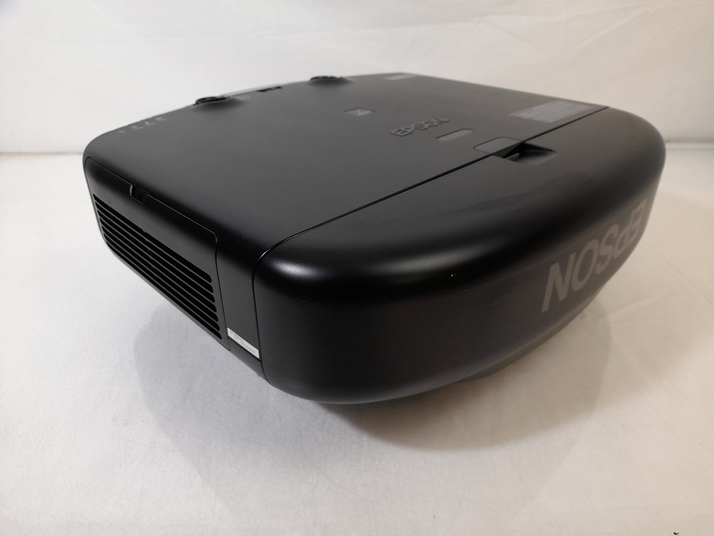 Epson EB-G6900WU 6000 Lumen 3LCD 1080P HD Projector - 388 Lamp Hours