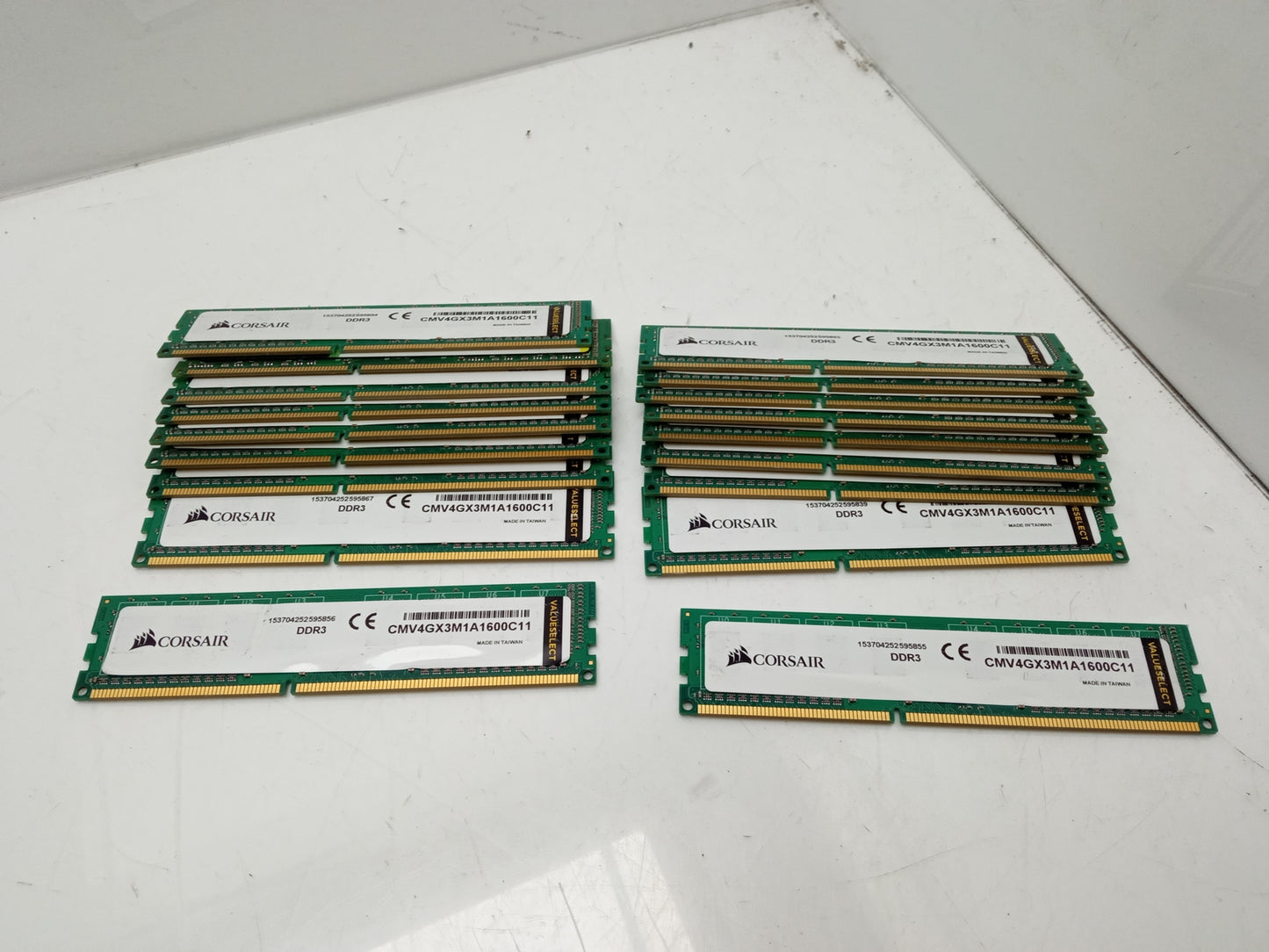 18x Corsair 4GB 1600 MHz DDR3-1600 PC3-12800U DDR3 RAM CMV4GX3M1A1600C11