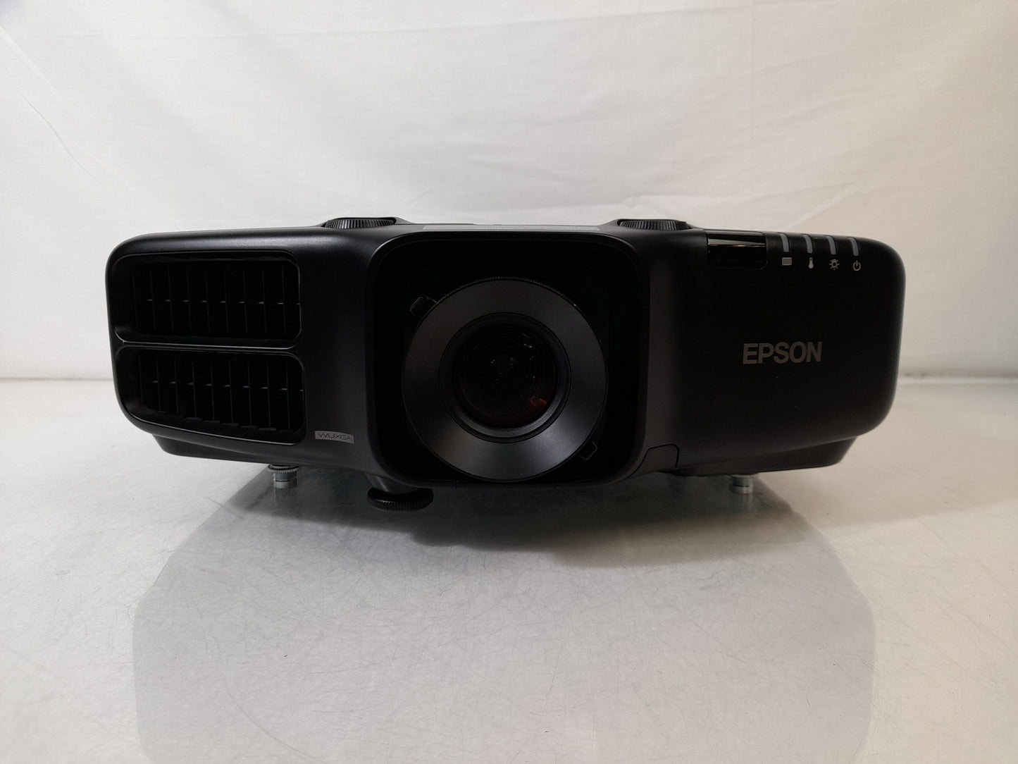 Epson EB-G6900WU 6000 Lumen 3LCD 1080P HD Projector - 388 Lamp Hours
