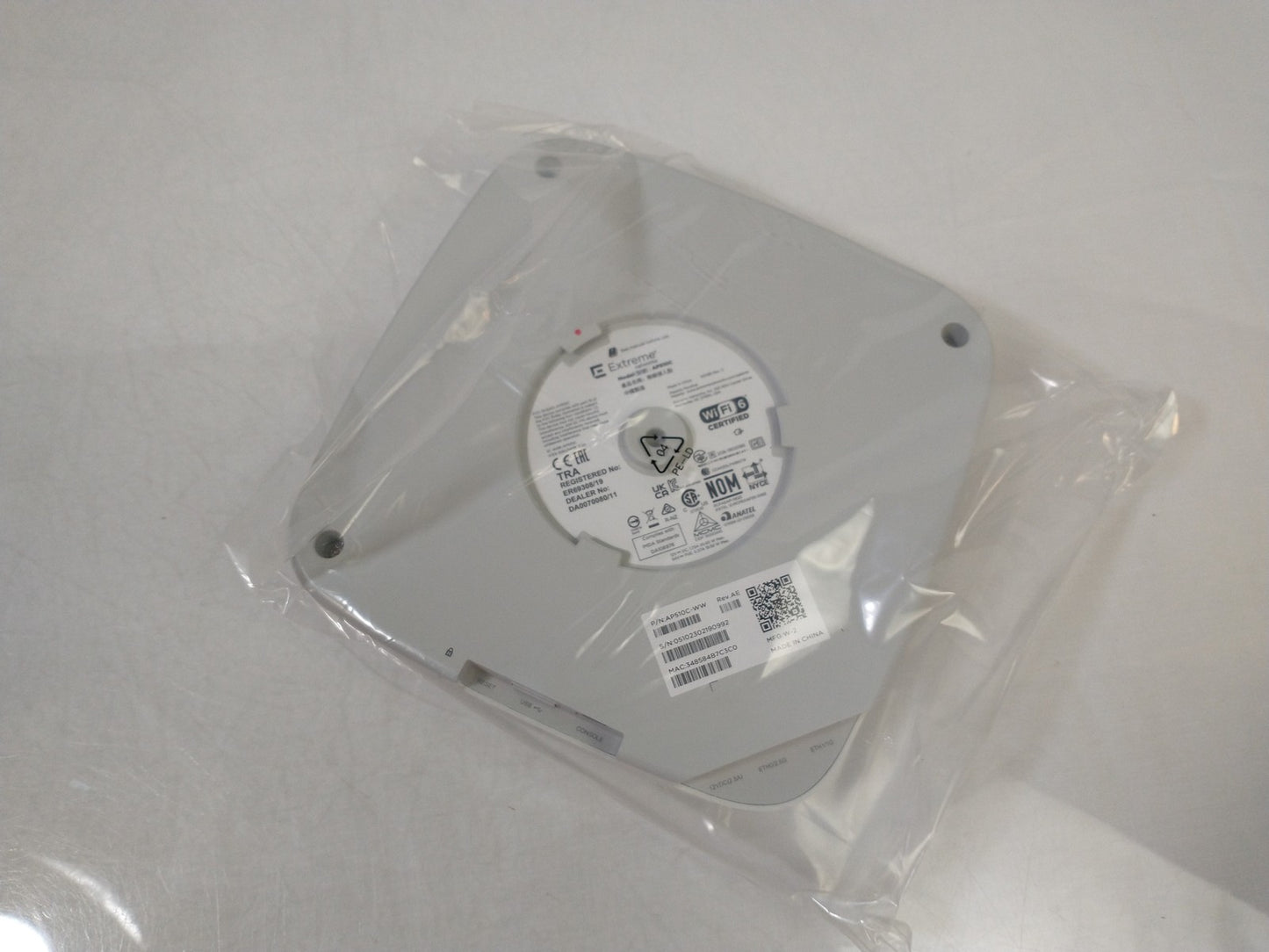 Extreme Networks AP510C-WW 802.11ax Wi-Fi 6 High Capacity Wireless Access Point