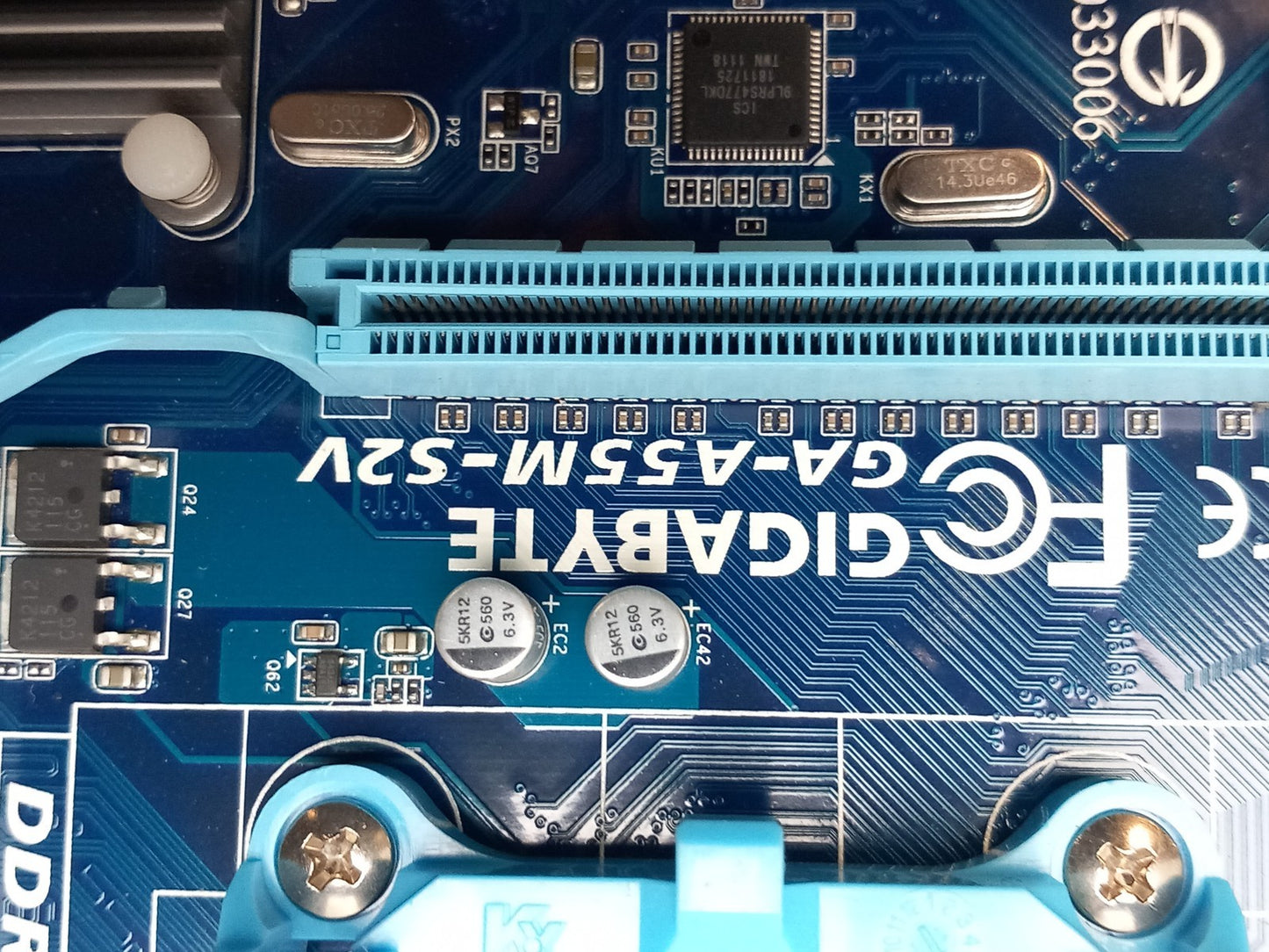 GIGABYTE GA-A55M-S2V Socket FM1 DDR3 PCIe Motherboard with I/O Shield