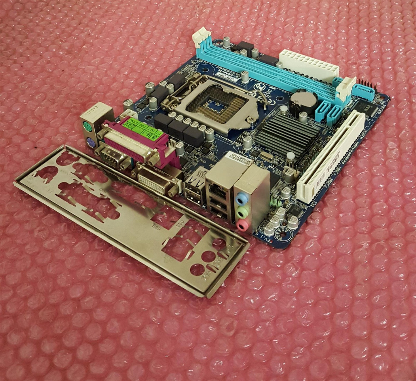 GIGABYTE GA-H61N-D2V Socket LGA1155 DDR3 Micro ATX Motherboard With I/O Shield