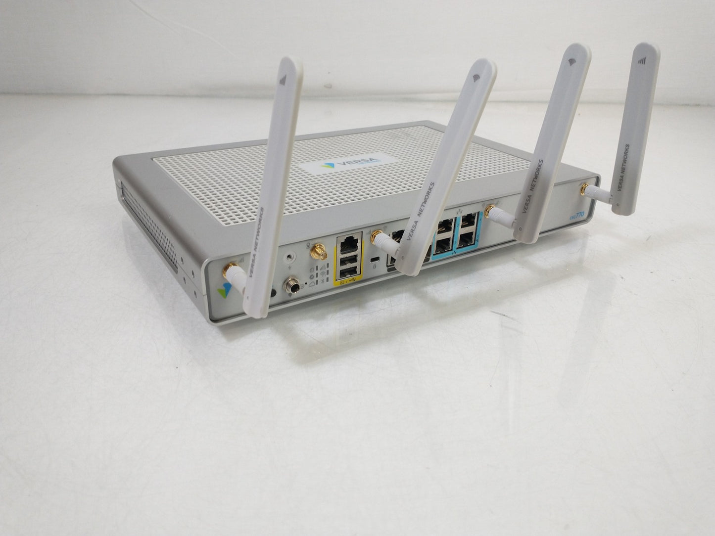 Versa Networks CSG770-WLA Appliance Cloud Services Gateway