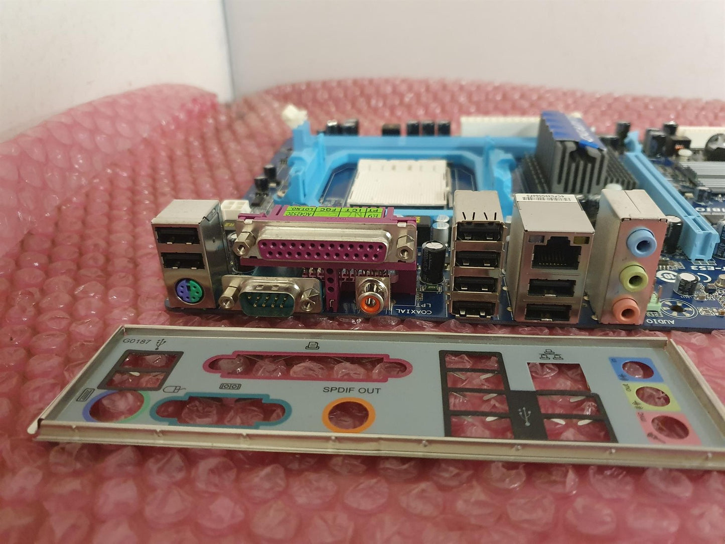 GIGABYTE GA-MA770T-ES3 Socket AM3 DDR3 ATX Motherboard With I/O Shield