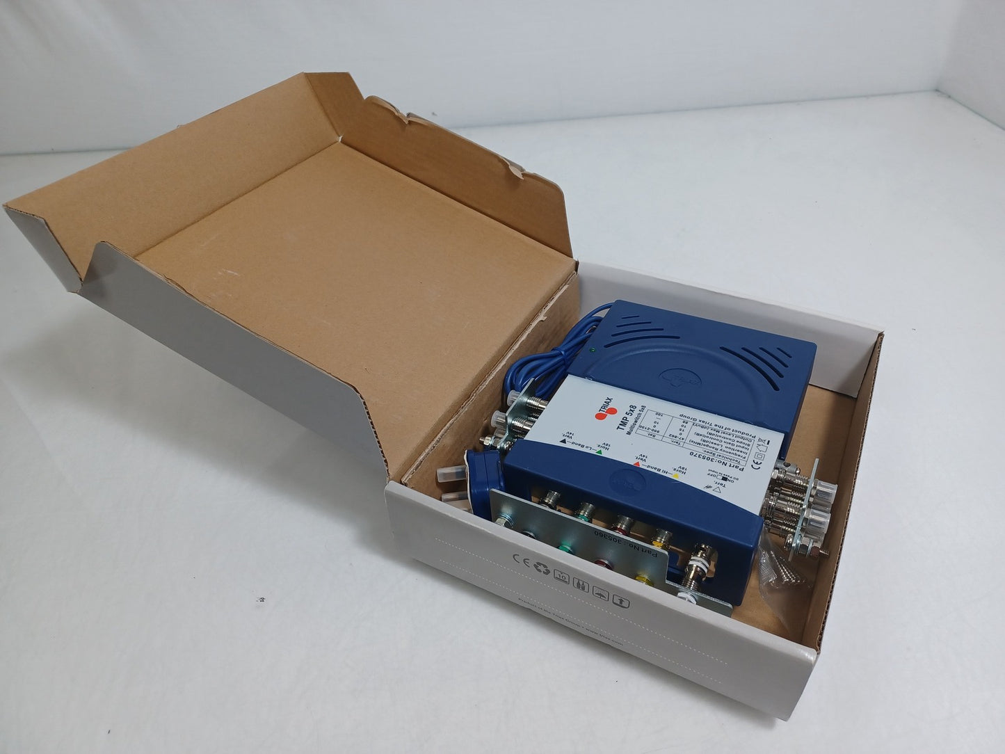 Triax TMP 5x8 Multiswitch + I/O B Bars