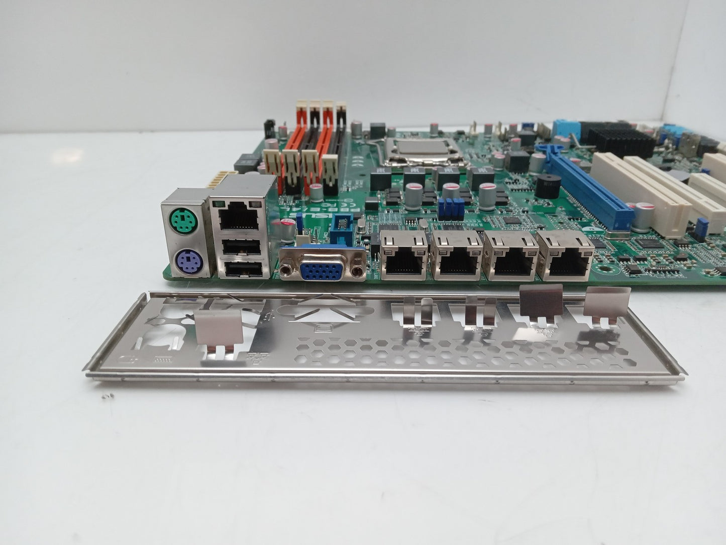 ASUS P8B-E/4L LGA1155 DDR3 ATX Motherboard - With Xeon E3-1240 3.30 GHz CPU