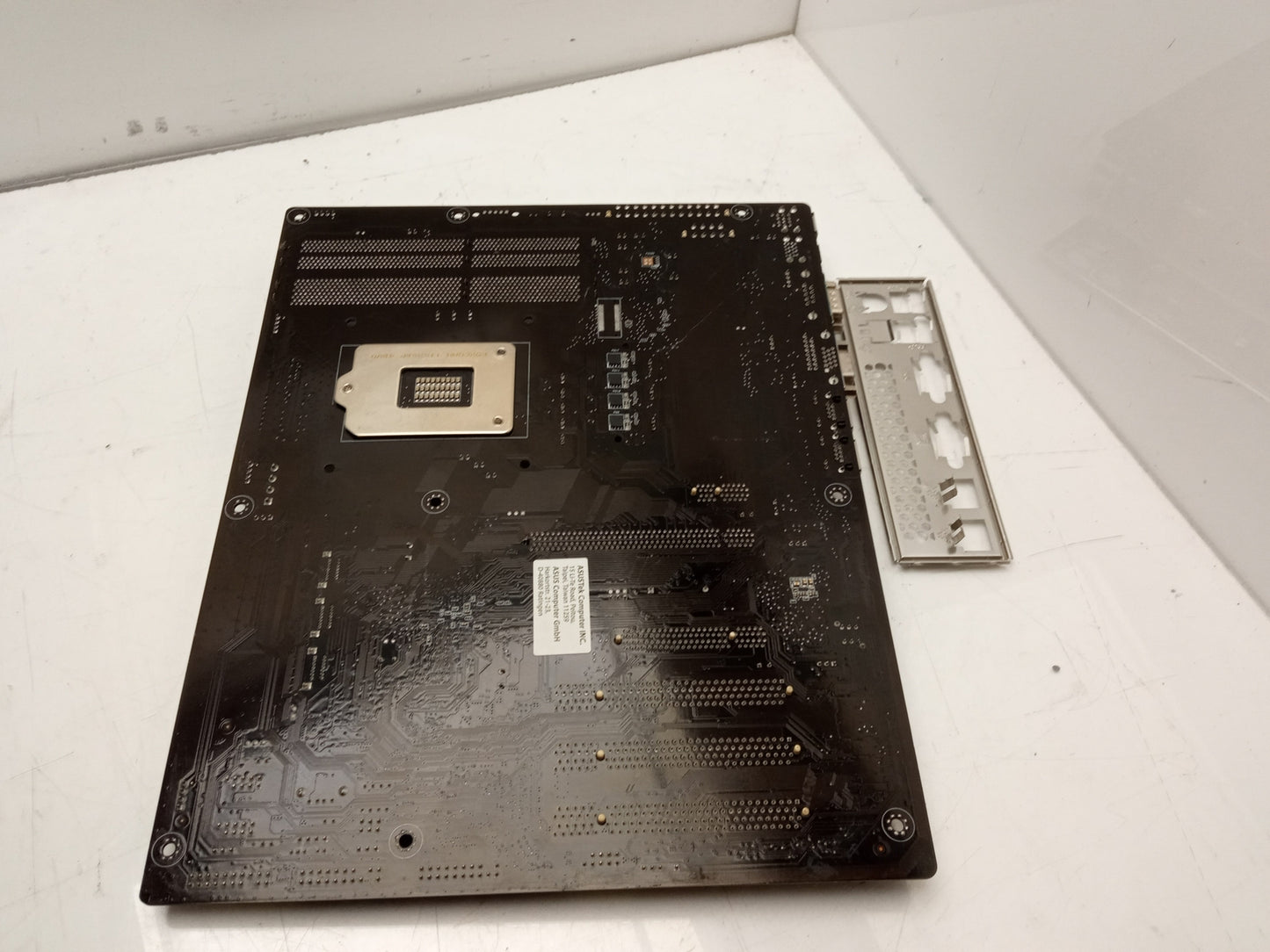 ASUS P9D-X Socket LGA 1151 DDR3 ATX Motherboard With I/O Shield