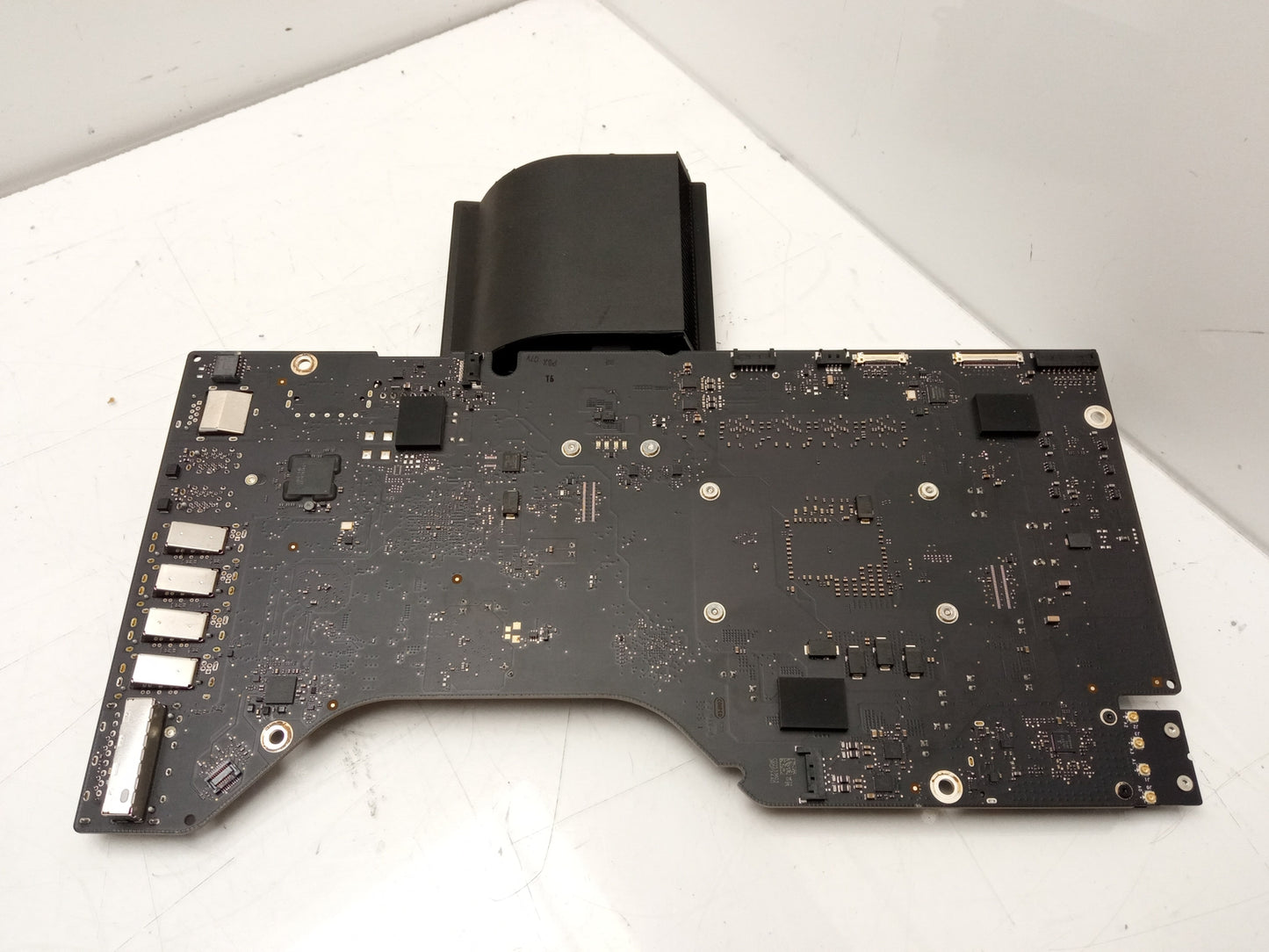 Apple iMac A1418 21.5" Logic Board with i5-5575R 2.8GHz 8GB RAM 820-00431-02