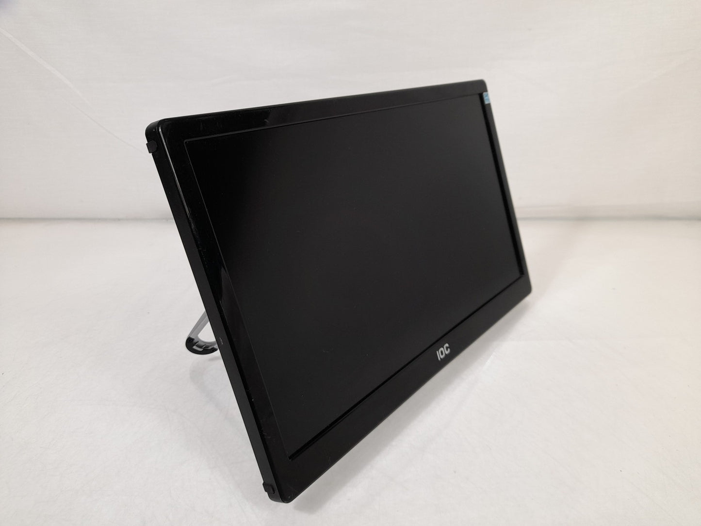 AOC 156LM00005 15.6" 1920 x 1080 LED USB Monitor With Stand