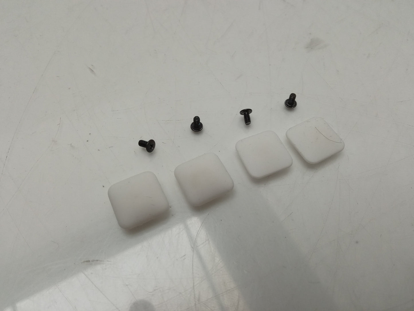 Samsung Galaxy Book Pro NP930XDB NP950XDB White Laptop Rubber Feet And Screws