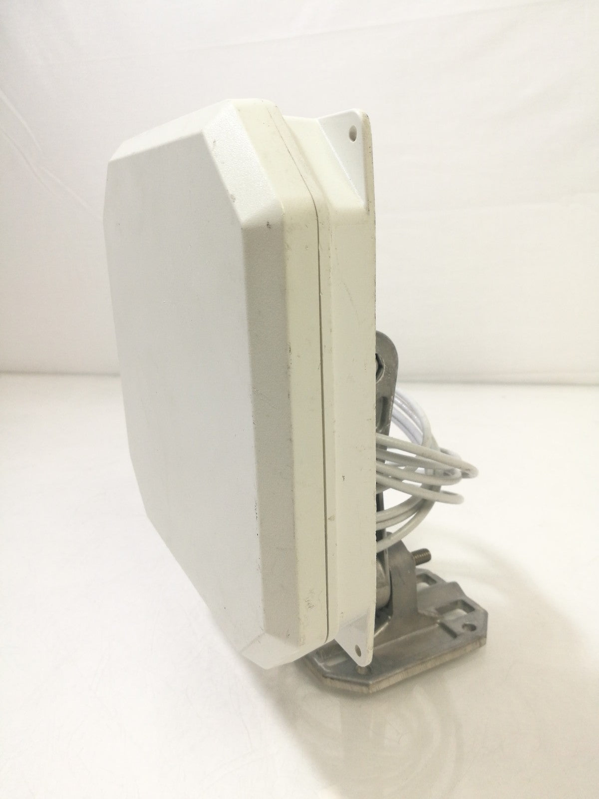 Aruba Networking AP-ANT-45 Outdoor MIMO Antenna - With Wall Bracket