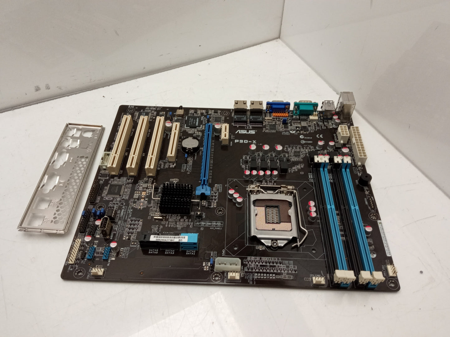 ASUS P9D-X Socket LGA 1151 DDR3 ATX Motherboard With I/O Shield