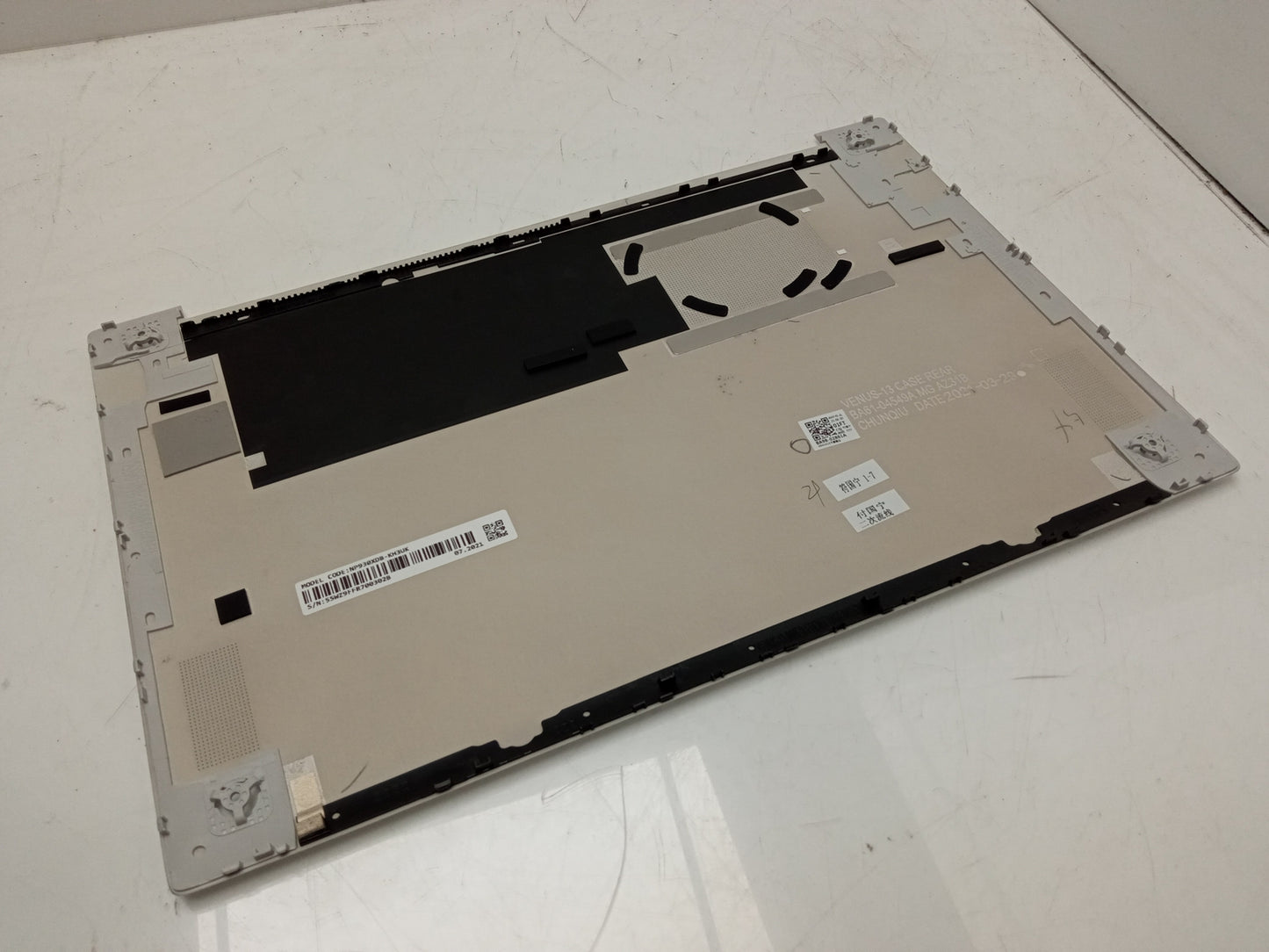 Samsung Galaxy Book Pro NP930XDB 13" Laptop Back Chassis Lid Cover BA98-02861A