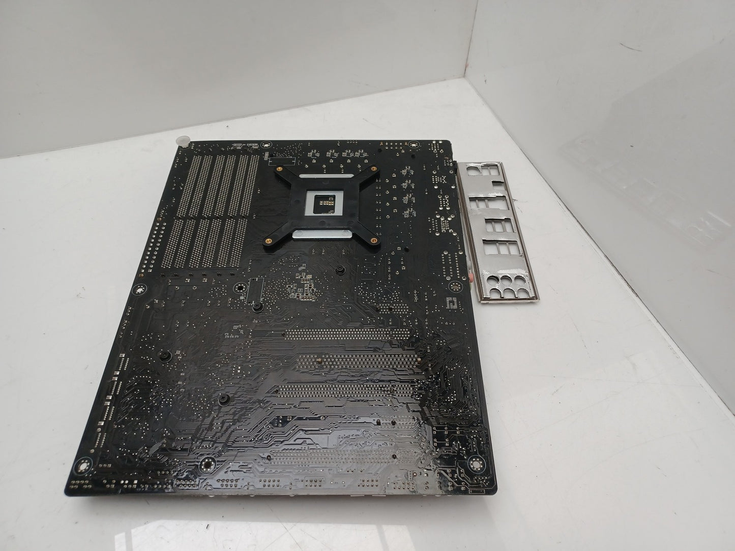 ASUS SABERTOOTH X58 Socket LGA1366 DDR3 PCI-E Motherboard With I/O Shield