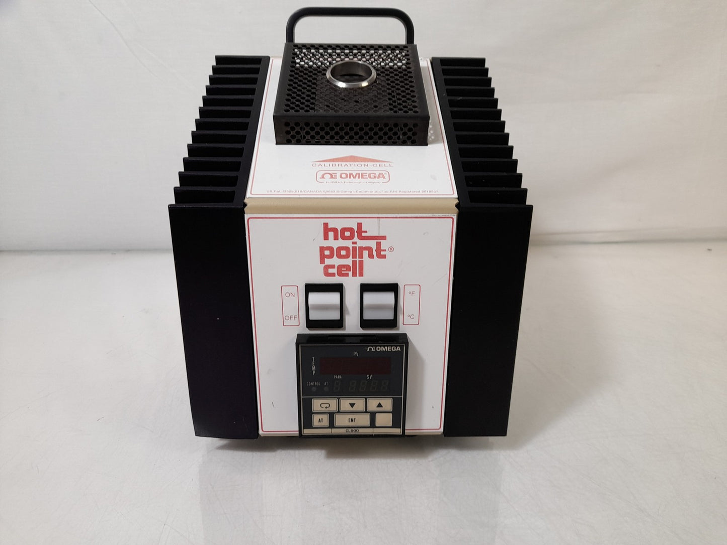 OMEGA CL900 Hot Point Cell Dry Block Temperature Calibrator (40-900°F)