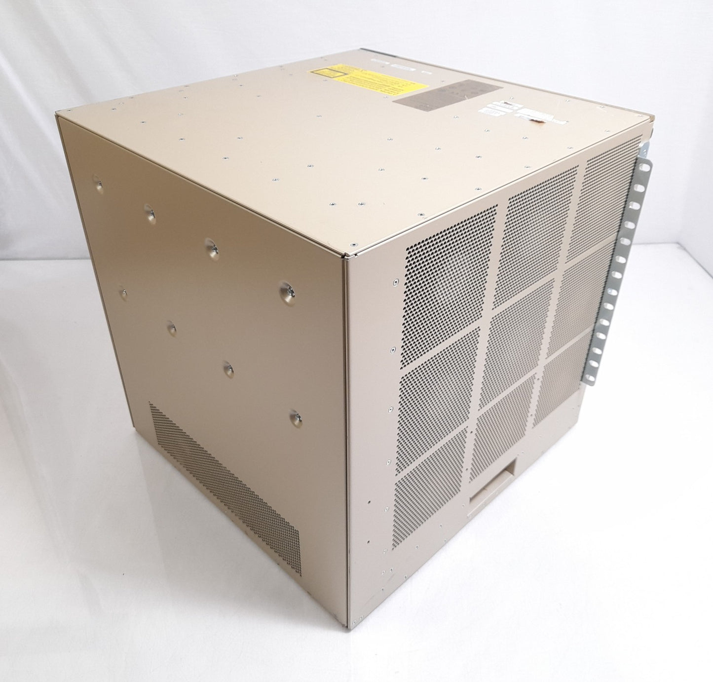 Cisco C6807-XL-S6T-Bun V02 7-Slot Chassis With C6807-XL-Fan