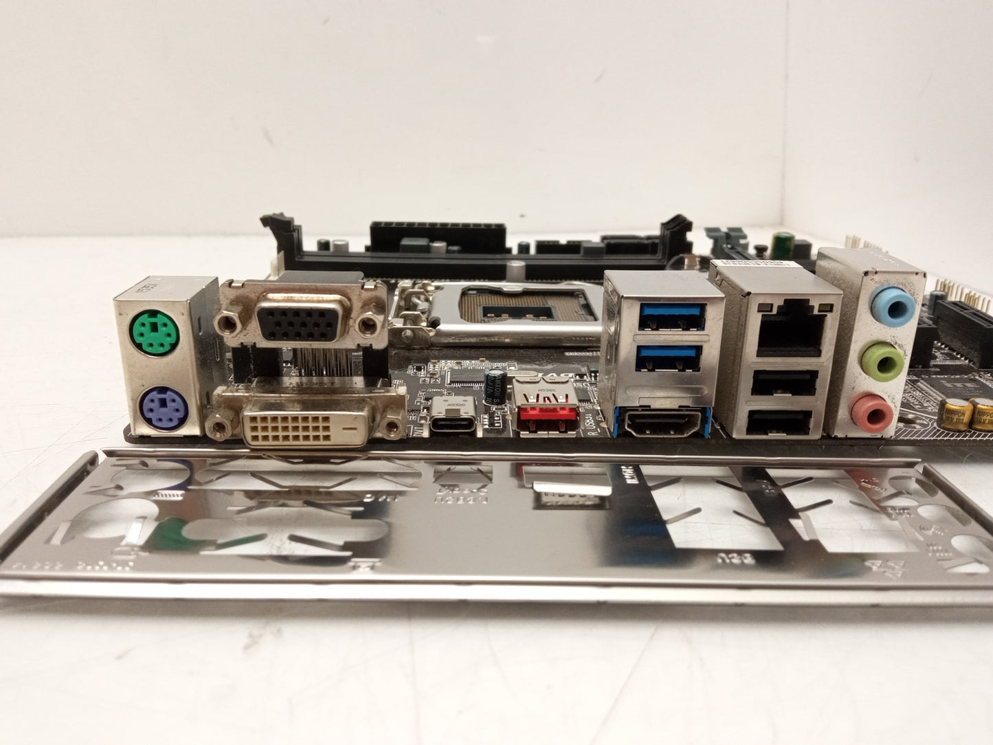 Gigabyte GA-H110M-S2HP Socket LGA1151 DDR4 Micro ATX Motherboard with I/O Shield