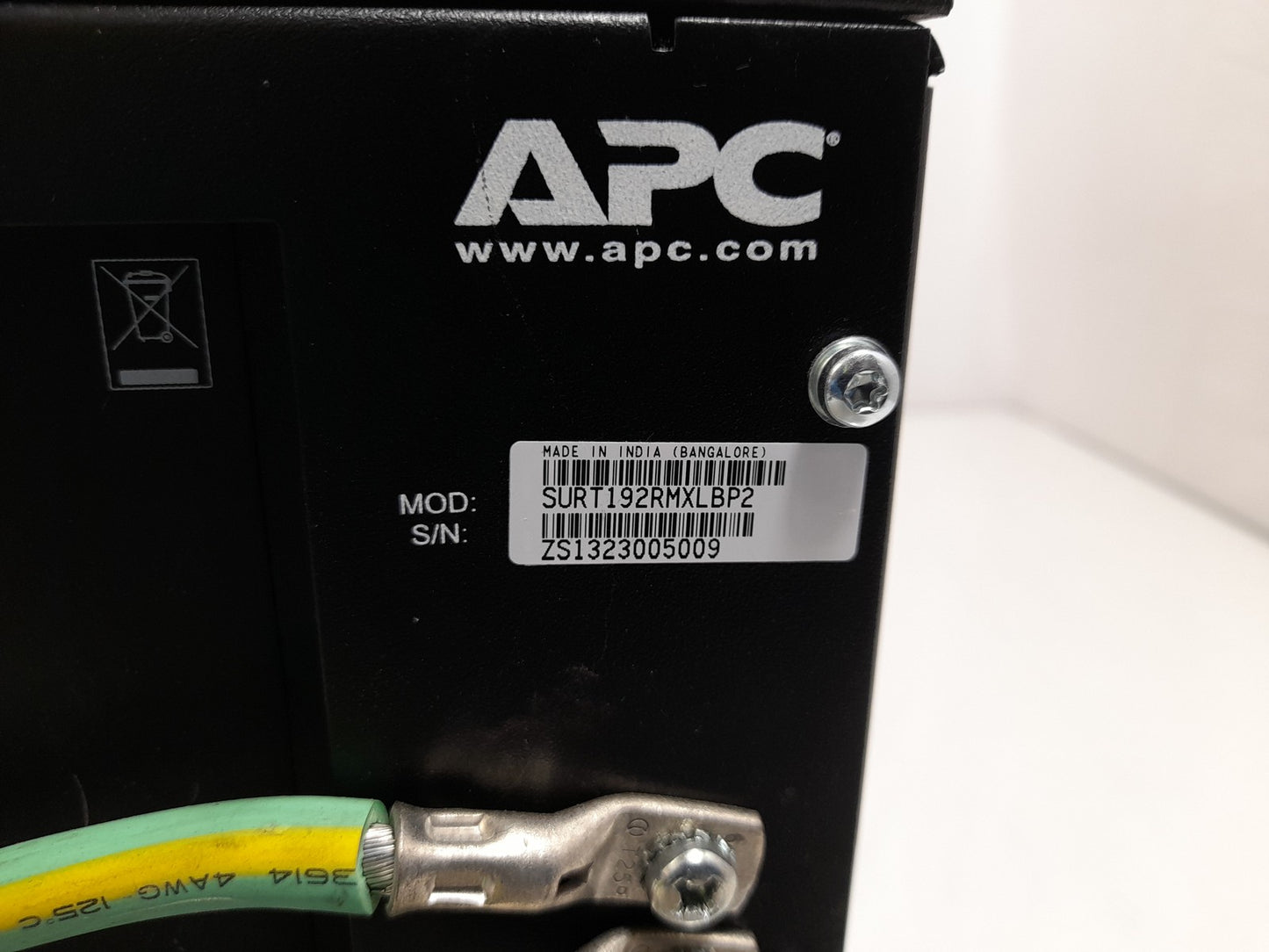 APC SURT192RMXLBP2 8 Bay External Battery Pack - No Batteries Or Cartridges