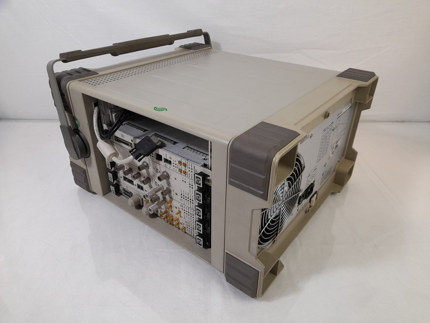 HP E4220B Portable 7-Slot VXI Mainframe - Spares Or Repair