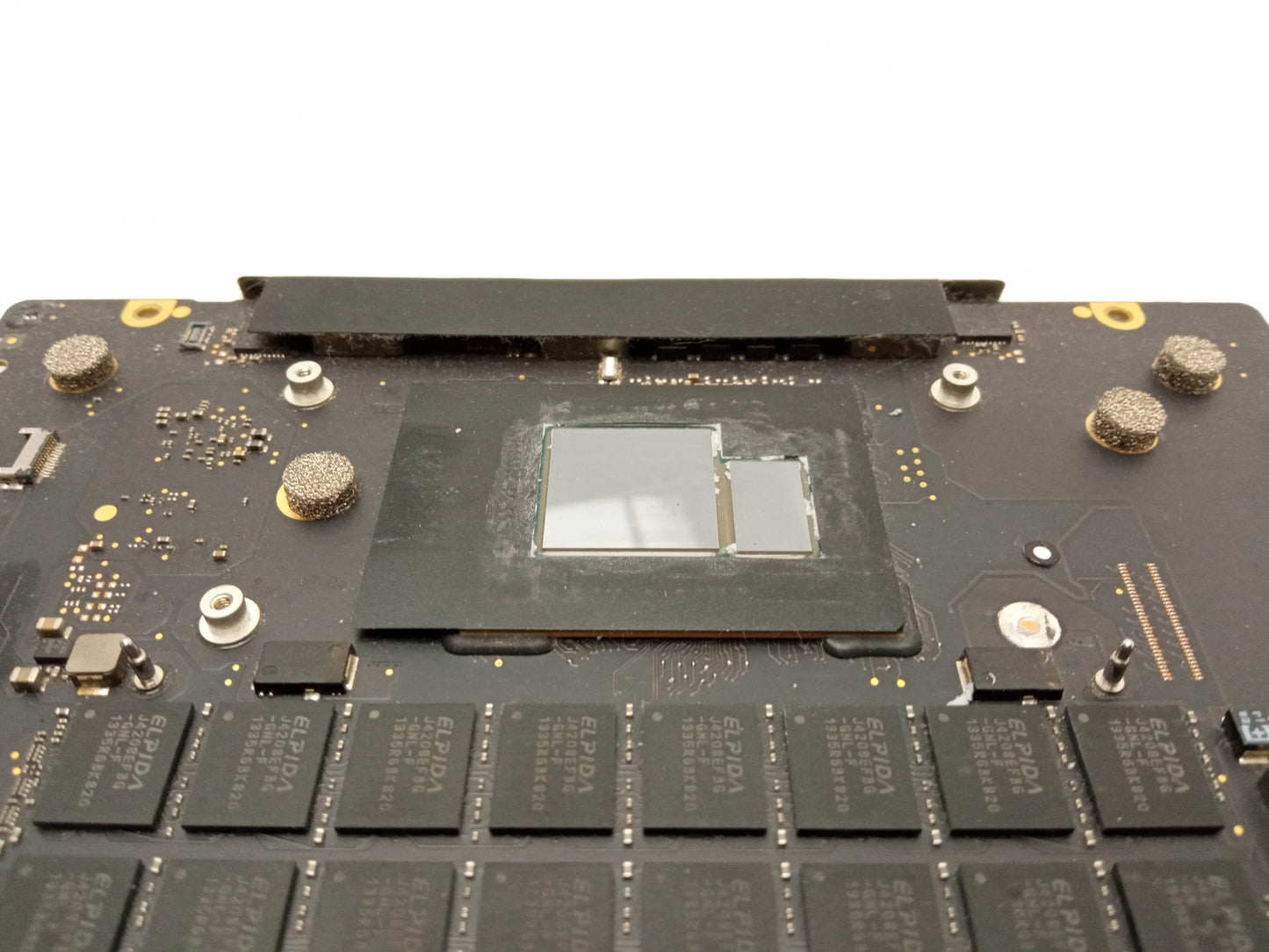 Apple MacBook Pro A1398 15" Logic Board 2.00 GHz 8GB 820-3662-03 - Broken Mount