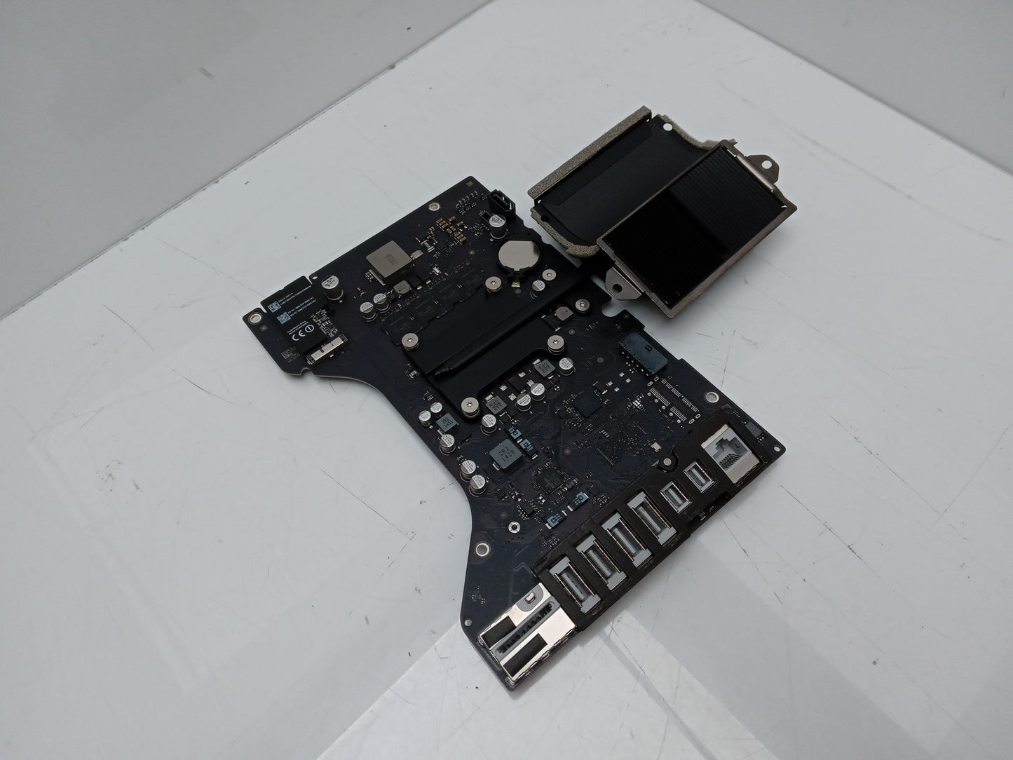 Apple iMac A1418 21.5 Inch 2014 Logic Board with i5-4260U 1.40 GHz 820-4668-A