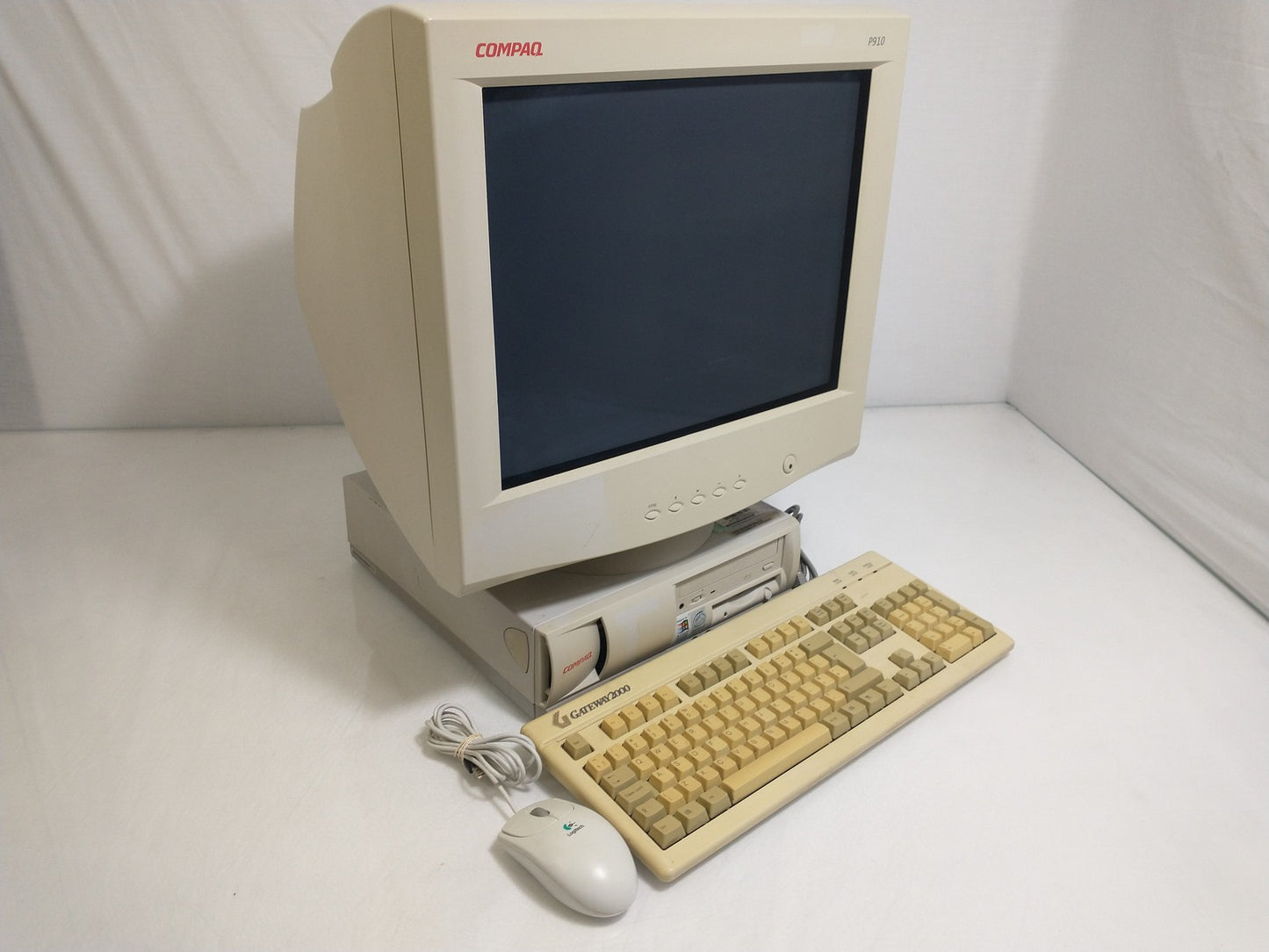Vintage Compaq Deskpro EN PC Pentium III 933 MHz 384MB 40GB HDD With CRT