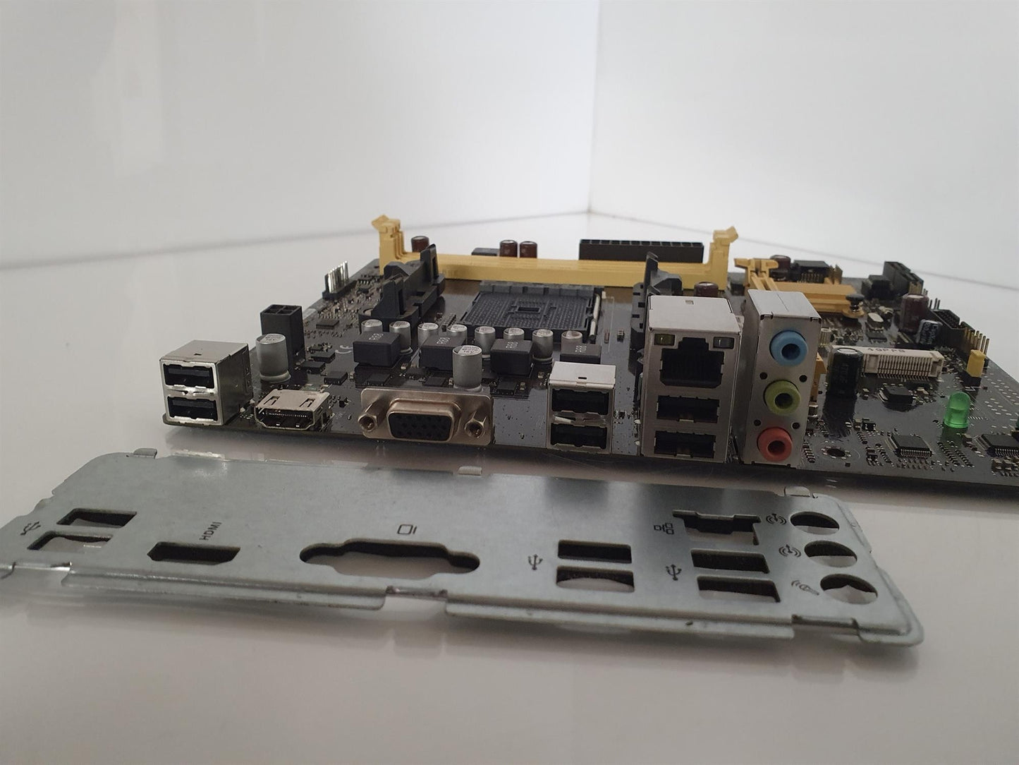 ASUS A55BM-A/M32BF/DP_MB Socket FM2+ DDR3 Micro ATX Motherboard With I/O Shield