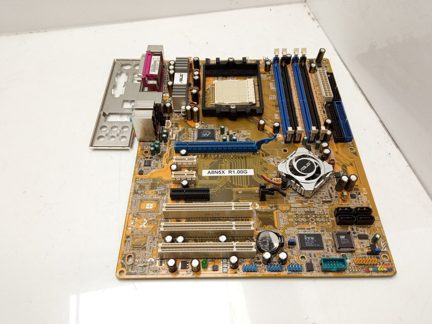 ASUS A8N5X R1.00G Socket 939 DDR ATX Motherboard with I/O Shield