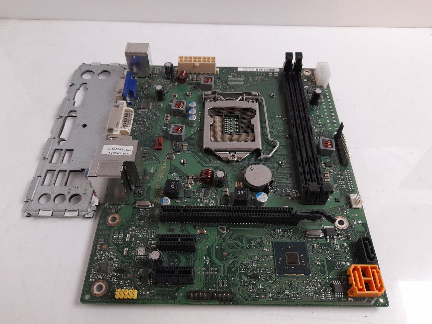 Fujitsu D3230-A13 GS 4 Socket LGA 1150 DDR3 Micro ATX Motherboard wI/O Shield