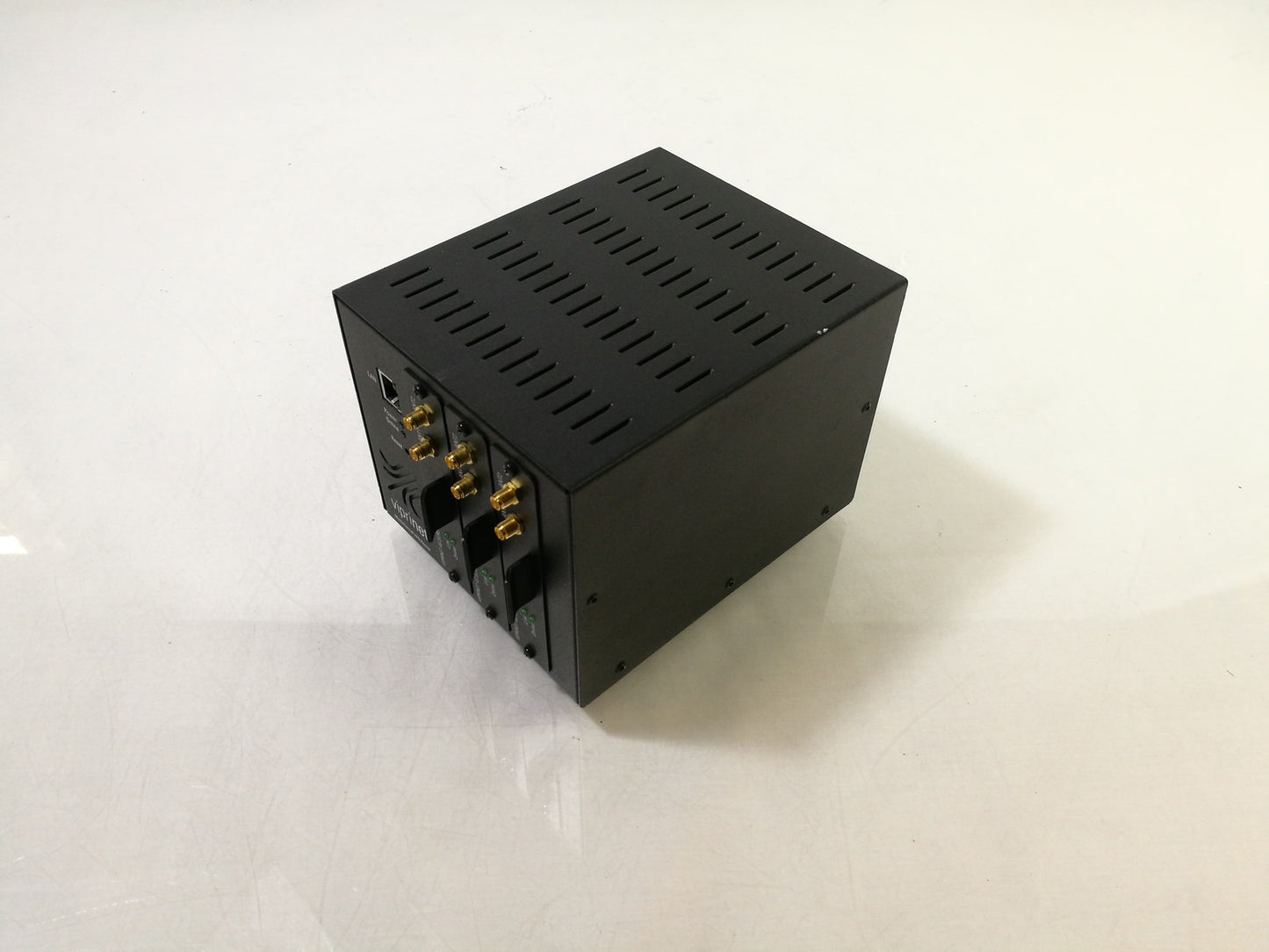 Viprinet 300 Multichannel VPN Router 3x Viprinet 4G Europe II Modules