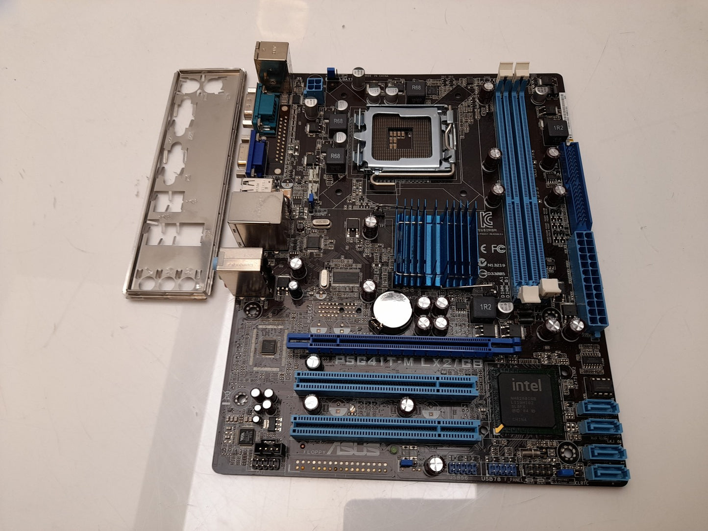 ASUS P5G41T-M LX2/GB Socket LGA775 DDR3 Micro ATX Motherboard With I/O Shield