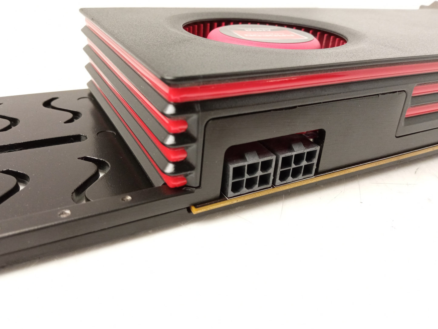 Dell AMD Radeon HD 6870 1GB DDR5 PCIe Video Graphics Card 0Y9XH7 Y9XH7