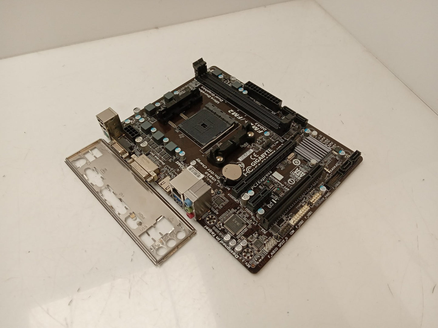 GIGABYTE GA-F2A78M-HD2 AMD Socket FM2/FM2+ DDR3 PCI-E Motherboard w/ I/O Shield