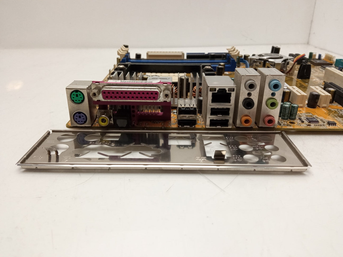 ASUS A8N5X R1.00G Socket 939 DDR ATX Motherboard with I/O Shield