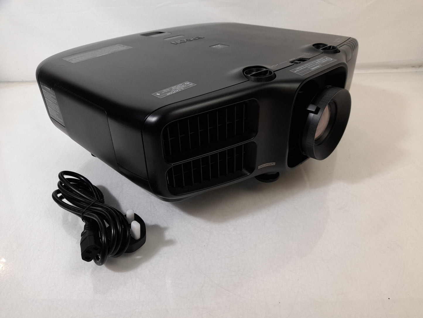 Epson EB-G6900WU 6000 Lumen 3LCD 1080P HD Projector - 388 Lamp Hours