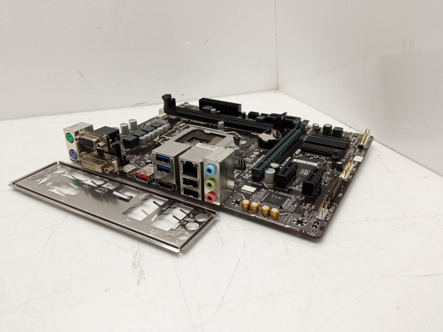 Gigabyte GA-H110M-S2HP Socket LGA1151 DDR4 Micro ATX Motherboard with I/O Shield